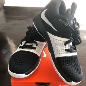 *BRAND NEW* Boys NIKE Assersion  size 12